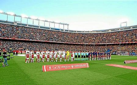 Felipe VI estará en el palco del Wanda Metropolitano como hizo en el Vicente Calderón hace dos años. Felipe VI estará en el palco del Wanda Metropolitano como hizo en el Vicente Calderón hace dos años.
