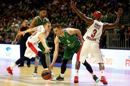 87-85. El Unicaja se despide del Carpena en Europa con una sufrida victoria 87-85. El Unicaja se despide del Carpena en Europa con una sufrida victoria
