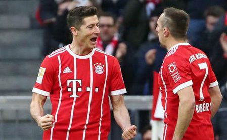 El Bayern destroza al Dortmund y se calienta para el duelo contra el Sevilla El Bayern destroza al Dortmund y se calienta para el duelo contra el Sevilla