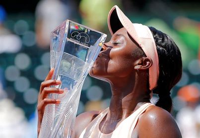 Stephens gana en Miami e inscribe su nombre en la pista que le vio crecer Stephens gana en Miami e inscribe su nombre en la pista que le vio crecer