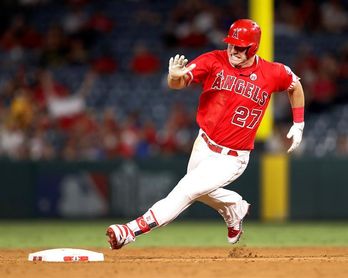 13-2. Ohtani pega uno de los cinco jonrones de los Angelinos 13-2. Ohtani pega uno de los cinco jonrones de los Angelinos