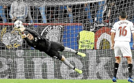 David Soria, en una estirada en el partido ante el Bayern. David Soria, en una estirada en el partido ante el Bayern.