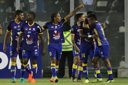 0-2. El Delfín deja al Colo Colo en la cuerda floja en el Grupo B 0-2. El Delfín deja al Colo Colo en la cuerda floja en el Grupo B