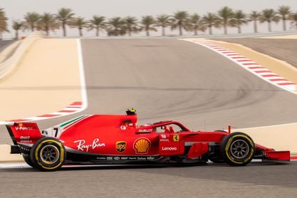 Kimi y Ferrari por delante de los Mercedes en el desierto de Baréin Kimi y Ferrari por delante de los Mercedes en el desierto de Baréin
