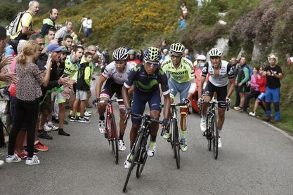 La Vuelta "corona" su paso por Asturias con final de etapa en Los Lagos La Vuelta "corona" su paso por Asturias con final de etapa en Los Lagos