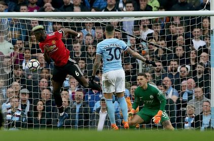 2-3. El United asalta el Etihad Stadium y aplaza la fiesta del City 2-3. El United asalta el Etihad Stadium y aplaza la fiesta del City