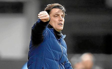 Montella, en la banda de Balaídos. Montella, en la banda de Balaídos.