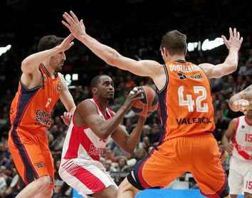 El Baskonia acumula seis partidos de ACB sin ganar en Valencia El Baskonia acumula seis partidos de ACB sin ganar en Valencia