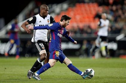 Un lanzado Valencia amenaza el récord de un Barça obligado a olvidar Europa Un lanzado Valencia amenaza el récord de un Barça obligado a olvidar Europa
