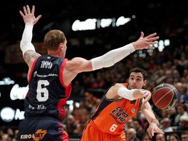 81-77. Valencia cierra la racha del Baskonia y calienta la lucha por la segunda plaza 81-77. Valencia cierra la racha del Baskonia y calienta la lucha por la segunda plaza