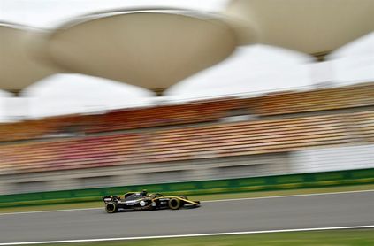 Carlos Sainz, confiado y contento con el estado de su coche en China Carlos Sainz, confiado y contento con el estado de su coche en China
