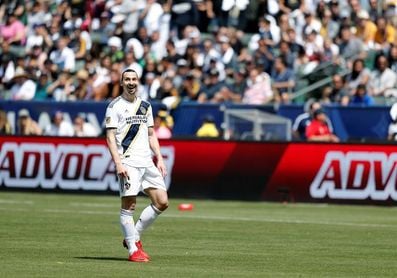 0-1. Ibrahimovic marca el gol triunfo del Galaxy y le gana el duelo a Schweinsteiger 0-1. Ibrahimovic marca el gol triunfo del Galaxy y le gana el duelo a Schweinsteiger
