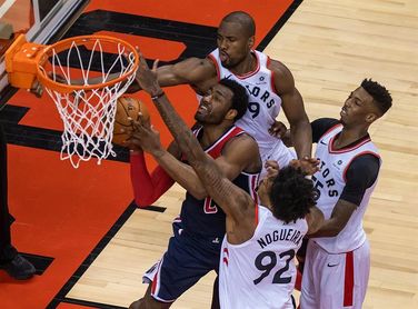 114-106. Ibaka, con un doble-doble, lidera el triunfo histórico de los Raptors 114-106. Ibaka, con un doble-doble, lidera el triunfo histórico de los Raptors