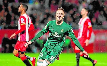 Loren celebra el tanto de la victoria contra el Girona, que le dio al Betis su quinta victoria consecutiva. Loren celebra el tanto de la victoria contra el Girona, que le dio al Betis su quinta victoria consecutiva.