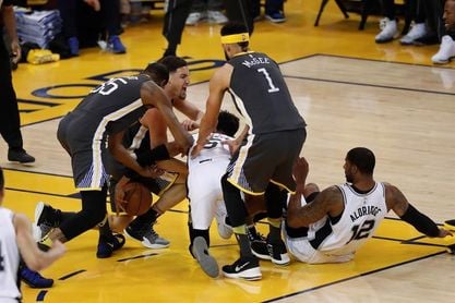116-101. Durant y Thompson imponen inspiración encestadora y ganan Warriors 116-101. Durant y Thompson imponen inspiración encestadora y ganan Warriors