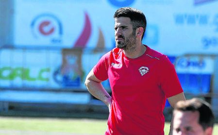 Bernardo Pérez presentó su dimisión como técnico de la Estrella San Agustín el pasado domingo. Bernardo Pérez presentó su dimisión como técnico de la Estrella San Agustín el pasado domingo.