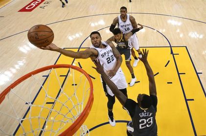 Wade recuerda viejos tiempos ante jóvenes de Sixers; Warriors dominan a Spurs Wade recuerda viejos tiempos ante jóvenes de Sixers; Warriors dominan a Spurs