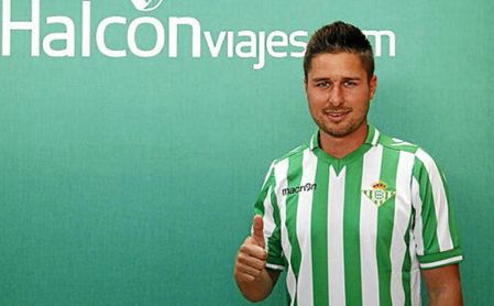 Steinhöffer: "La mayoría en Sevilla son del Betis, el Sevilla es de la clase alta" Steinhöffer: "La mayoría en Sevilla son del Betis, el Sevilla es de la clase alta"