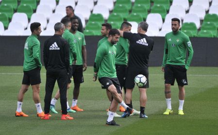 Amat vuelve a una lista que cuenta con dos bajas importantes Amat vuelve a una lista que cuenta con dos bajas importantes