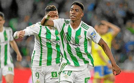 Junior celebra su gol en el último suspiro del partido. Junior celebra su gol en el último suspiro del partido.