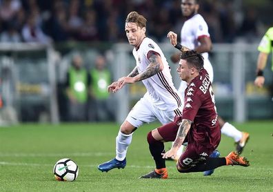 El argentino Lucas Biglia sufre una fractura en dos vértebras lumbares El argentino Lucas Biglia sufre una fractura en dos vértebras lumbares