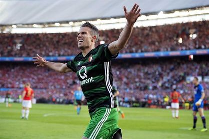 Van Persie lidera al Feyenoord, que conquista su decimotercera Copa Van Persie lidera al Feyenoord, que conquista su decimotercera Copa