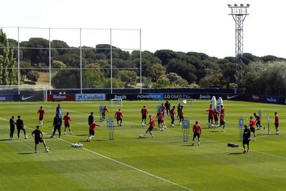Juanfran se reincorpora al grupo; Gameiro y Oblak, en el gimnasio Juanfran se reincorpora al grupo; Gameiro y Oblak, en el gimnasio
