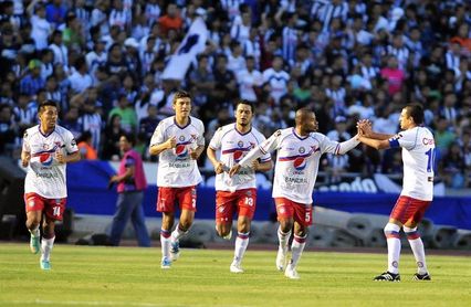 El Xelajú aventaja en la semifinal al Sanarate del argentino Centrone en Guatemala El Xelajú aventaja en la semifinal al Sanarate del argentino Centrone en Guatemala