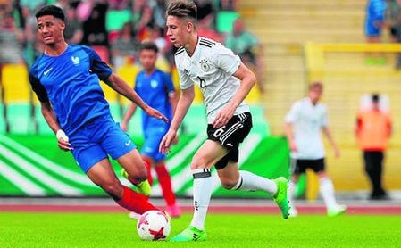 Saliba en un partido con la sub 17 francesa ante Alemania. Saliba en un partido con la sub 17 francesa ante Alemania.