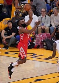 126-85. Curry anota 35 puntos y los Warriors destrozan a los Rockets 126-85. Curry anota 35 puntos y los Warriors destrozan a los Rockets