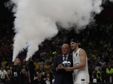 El baloncesto le pasa el testigo ganador al fútbol El baloncesto le pasa el testigo ganador al fútbol