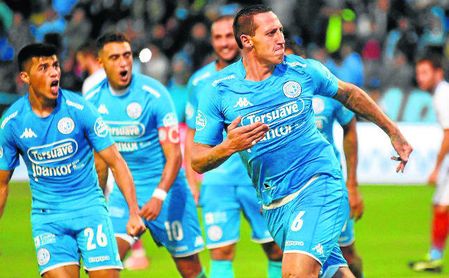 Cristian Lema, celebrando un gol con Belgrado. Cristian Lema, celebrando un gol con Belgrado.