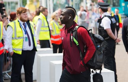 Mané envía 300 camisetas del Liverpool a Senegal antes de la final de Champions Mané envía 300 camisetas del Liverpool a Senegal antes de la final de Champions