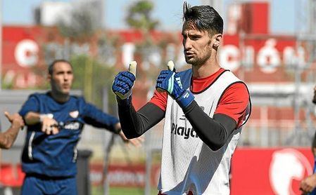 Sergio Rico, en un entrenamiento del Sevilla. Sergio Rico, en un entrenamiento del Sevilla.