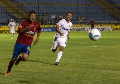 El defensor guatemalteco Cristian Jiménez deja el Municipal y se pasa al Antigua El defensor guatemalteco Cristian Jiménez deja el Municipal y se pasa al Antigua