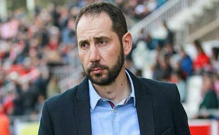 Pablo Machín da instrucciones en el Girona. Pablo Machín da instrucciones en el Girona.