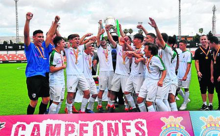 La selección andaluza levantó el título del Campeonato de España sub 16. La selección andaluza levantó el título del Campeonato de España sub 16.