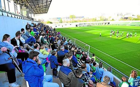 "Estamos pensando en construir otra ciudad deportiva", aseguran Haro y Catalán. "Estamos pensando en construir otra ciudad deportiva", aseguran Haro y Catalán.