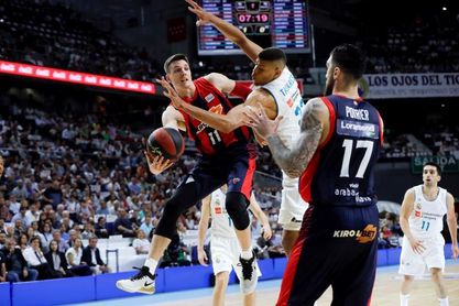 90-94. Baskonia sorprende al Madrid en el primer partido de la final de Liga 90-94. Baskonia sorprende al Madrid en el primer partido de la final de Liga