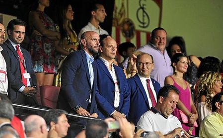 Monchi dijo que no ficharía a nadie del Sevillla... el primer año. Monchi dijo que no ficharía a nadie del Sevillla... el primer año.