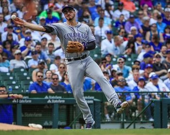 10-8. Arenado inicia lluvia de jonrones de los Rockies 10-8. Arenado inicia lluvia de jonrones de los Rockies