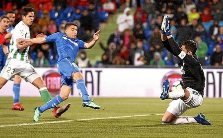 Adán quiere ser elegante hasta en su epílogo en el Betis Adán quiere ser elegante hasta en su epílogo en el Betis
