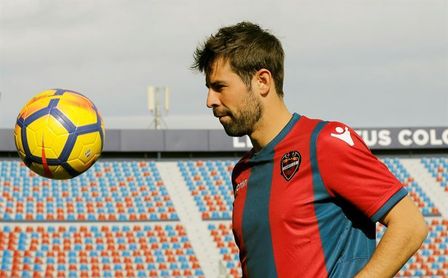 Coke: "El vestuario y el cariño han sido clave para seguir en el Levante" Coke: "El vestuario y el cariño han sido clave para seguir en el Levante"