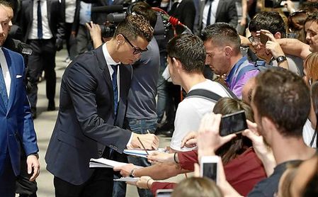 Cristiano dice que ha pasado en el Real Madrid los mejores años de su vida. Cristiano dice que ha pasado en el Real Madrid los mejores años de su vida.