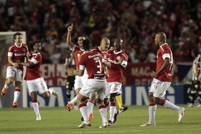 Internacional pierde la oportunidad de acercarse al líder Flamengo Internacional pierde la oportunidad de acercarse al líder Flamengo