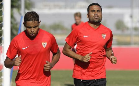 Banega, Mercado, Kjaer y Muriel se han incorporado hoy. Banega, Mercado, Kjaer y Muriel se han incorporado hoy.