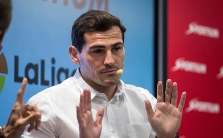 Casillas muestra en redes sociales su apoyo al portero Karius Casillas muestra en redes sociales su apoyo al portero Karius