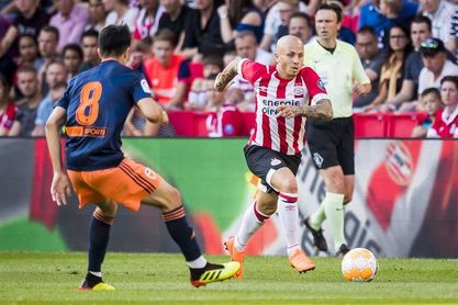 2-1. El Valencia ofrece una buena imagen pese a perder en Eindhoven 2-1. El Valencia ofrece una buena imagen pese a perder en Eindhoven