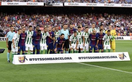 Homenaje en el partido Barça-Betis a las víctimas de los atentados. Homenaje en el partido Barça-Betis a las víctimas de los atentados.