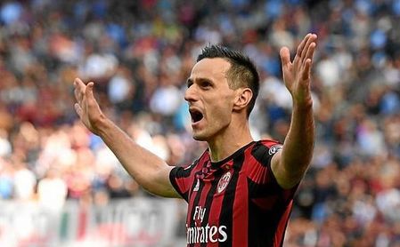 Kalinic, durante un partido con el AC Milan. Kalinic, durante un partido con el AC Milan.